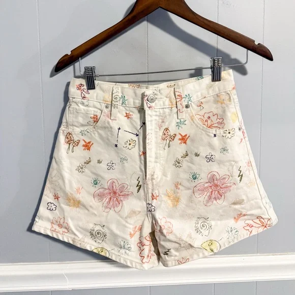 Levi’s High Waisted Space Doodle Mom Shorts - Picture 5 of 10